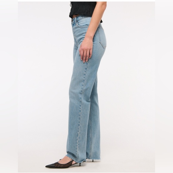 Abercrombie and Fitch Ultra High Rise 90s Straight Jean - Picture 2 of 9